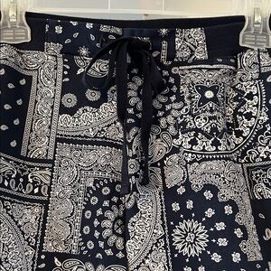 Style & Co. Blue and White Bandana Print Pants with pockets. Size M.
